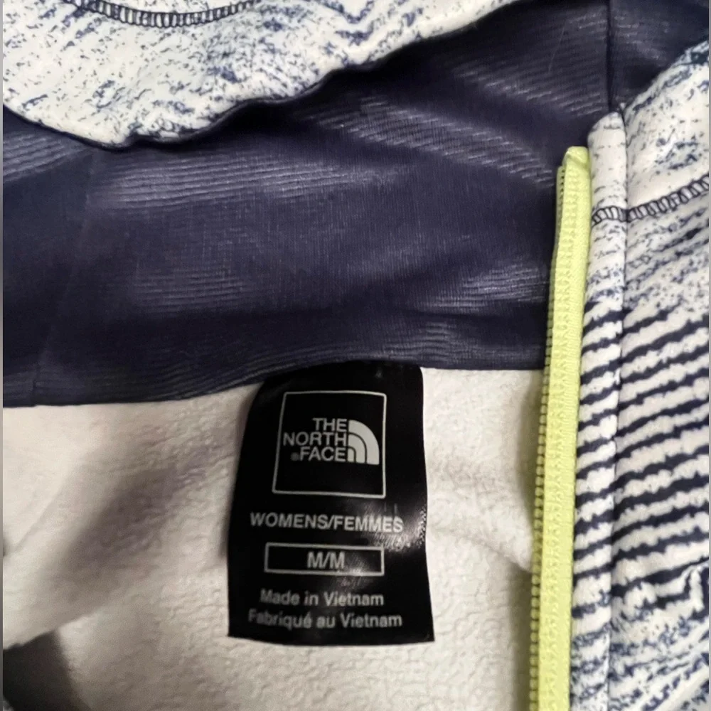 North Face Asymmetrical Hoodie- like-new without tags- size M - Picture 2 of 4